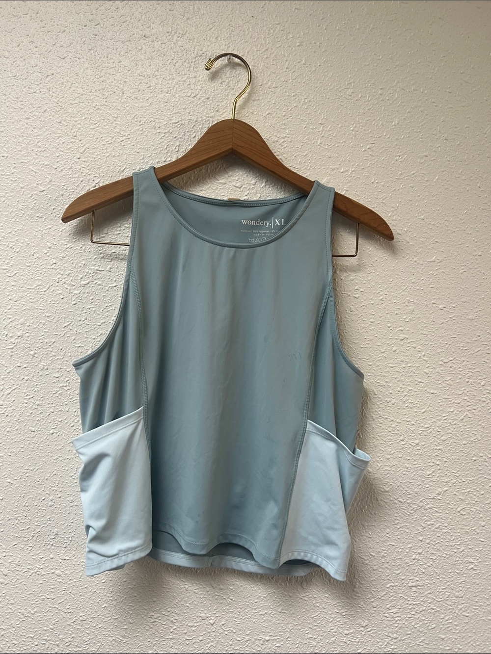 Wonderly Light Blue Women's Athletic Tank Top with Side Pockets